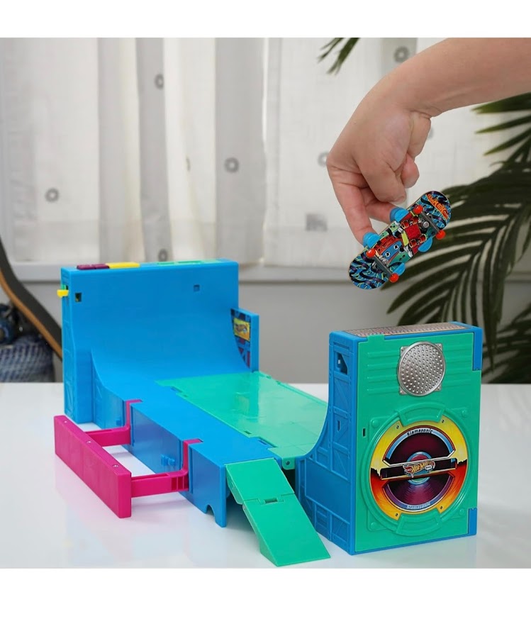 Hot Wheels Boombox Skate Park Playset